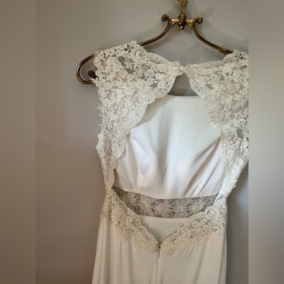 Jersey Sheath Keyhole Backless Wedding Dress - Picture 5 of 9